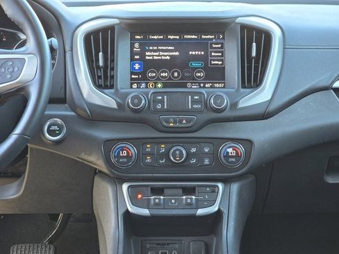 Used 2024 GMC Terrain SLT image 24