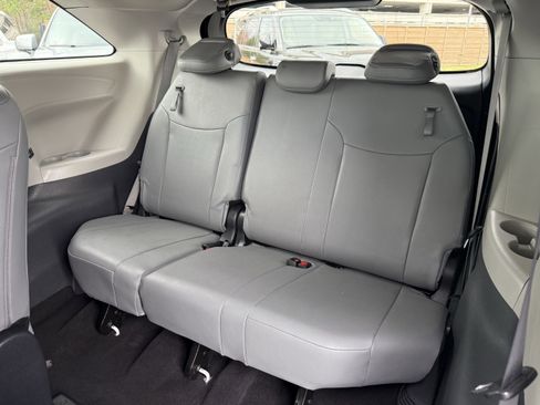 Used 2024 Toyota Sienna XLE image 18