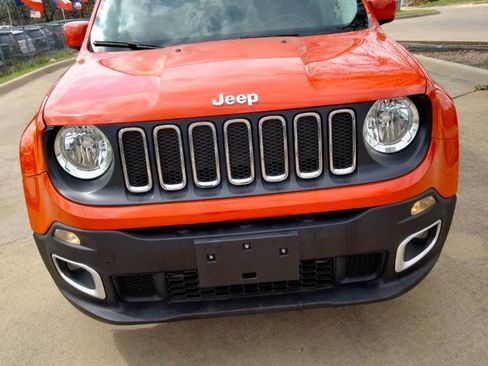 Used 2017 Jeep Renegade Latitude image 2