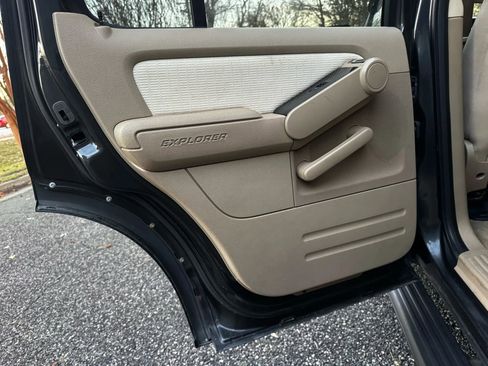 Used 2007 Ford Explorer XLT AWD/4WD image 5