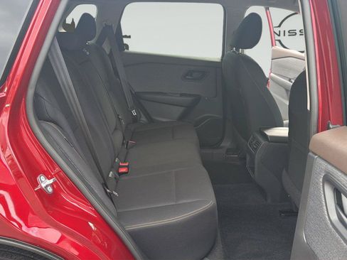 Used 2023 Nissan Rogue S AWD/4WD image 28