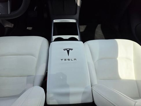 Used 2022 Tesla Model Y Long Range AWD/4WD image 28