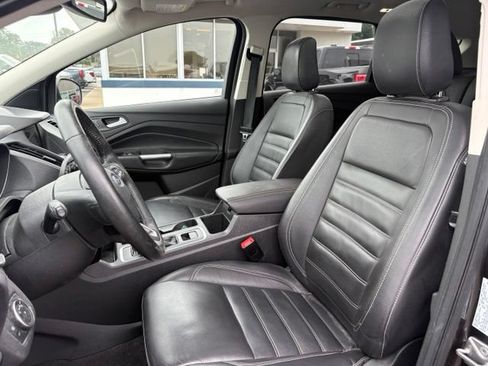 Used 2019 Ford Escape Titanium AWD/4WD image 4