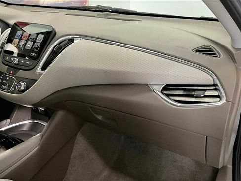 Used 2018 Chevrolet Malibu LT w/ Driver Confidence Package image 18