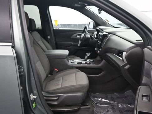Used 2023 Chevrolet Traverse LT image 13