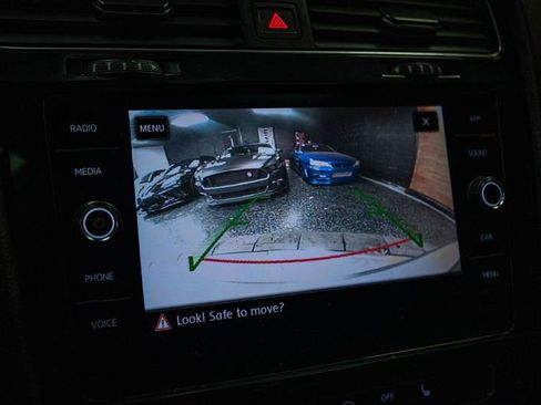 Used 2018 Volkswagen Golf 4-Door FWD image 20