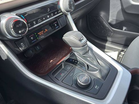 Used 2022 Toyota RAV4 Limited AWD/4WD image 25