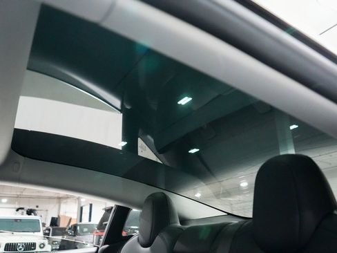 Used 2018 Tesla Model 3 Long Range image 19