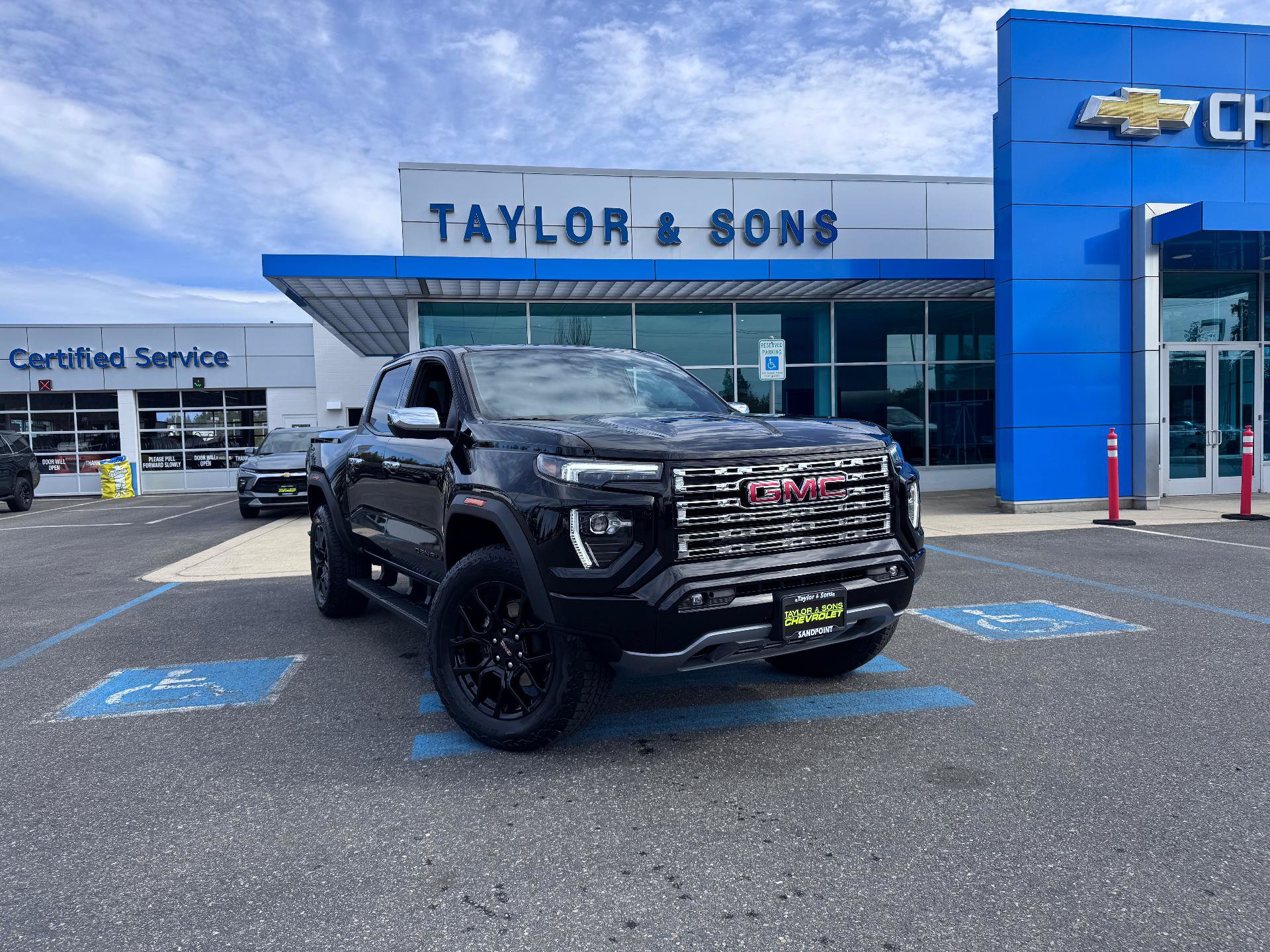 Used 2025 GMC Canyon Denali w/ LPO, Denali Black Edition AWD/4WD image 1