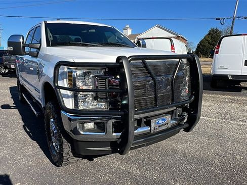 Used 2019 Ford F250 XLT w/ XLT Premium Package image 3