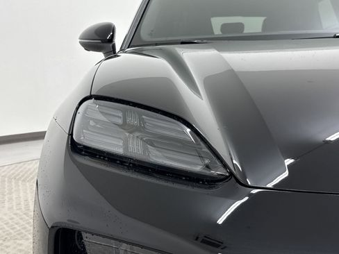 Used 2024 Porsche Macan 4 Electric image 11