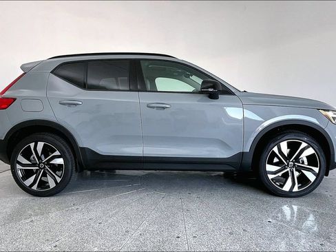 New 2026 Volvo XC40 B5 Ultra w/ Protection Package Premier AWD/4WD image 10