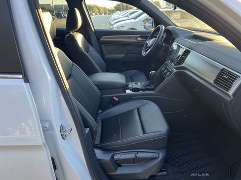 Used 2023 Volkswagen Atlas Cross Sport SE w/ Panoramic Sunroof Package image 29