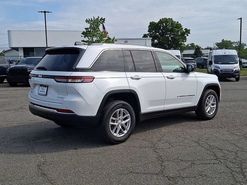 Used 2023 Jeep Grand Cherokee Laredo X AWD/4WD image 9
