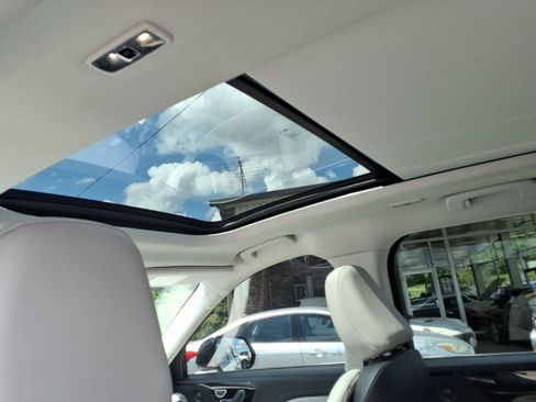 Used 2025 Lincoln Aviator AWD image 8