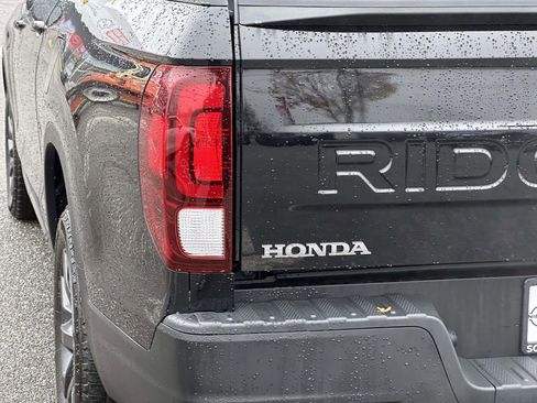 Used 2024 Honda Ridgeline Sport image 12