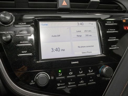 Used 2020 Toyota Camry LE image 11