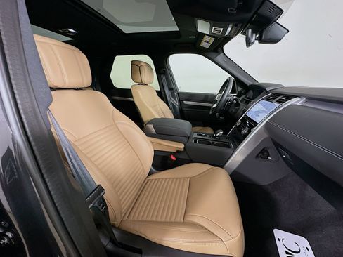 Used 2025 Land Rover Discovery Dynamic SE AWD/4WD image 44