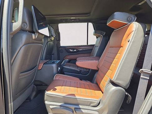 Used 2023 GMC Yukon Denali Ultimate AWD/4WD image 17