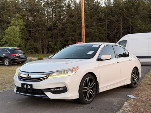 Used 2017 Honda Accord Sport image 9