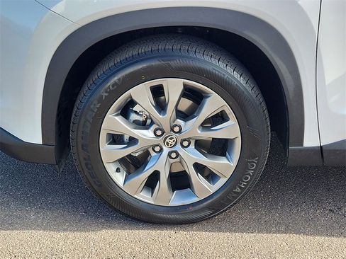 Used 2025 Toyota Grand Highlander AWD image 23