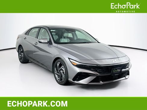 Used 2025 Hyundai Elantra Limited FWD image 1