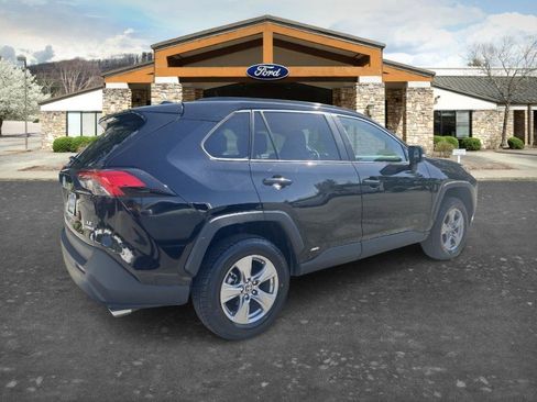 Used 2023 Toyota RAV4 LE AWD/4WD image 4