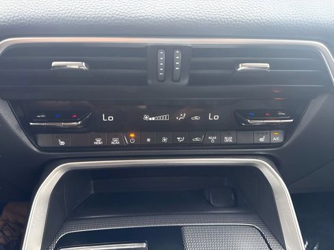 Used 2024 MAZDA CX-90 Plug-In Hybrid w/ Preferred AWD/4WD image 11