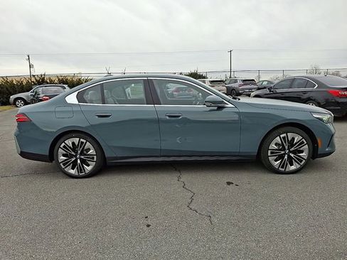 Used 2026 BMW 530i xDrive AWD/4WD image 8