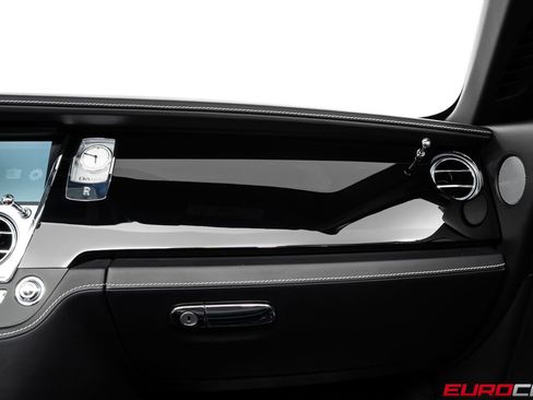 Used 2017 Rolls-Royce Dawn RWD image 32