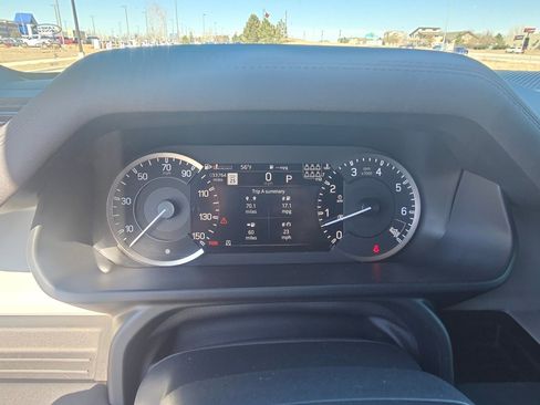 Used 2023 Land Rover Defender 130 X-Dynamic SE image 20