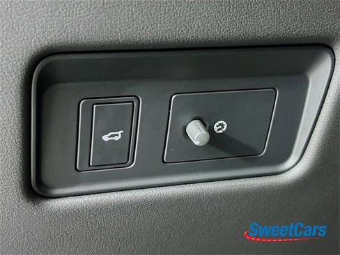 Used 2025 Jaguar F-PACE R-Dynamic S image 22