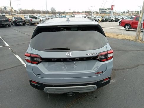 Used 2024 Honda Pilot TrailSport image 6