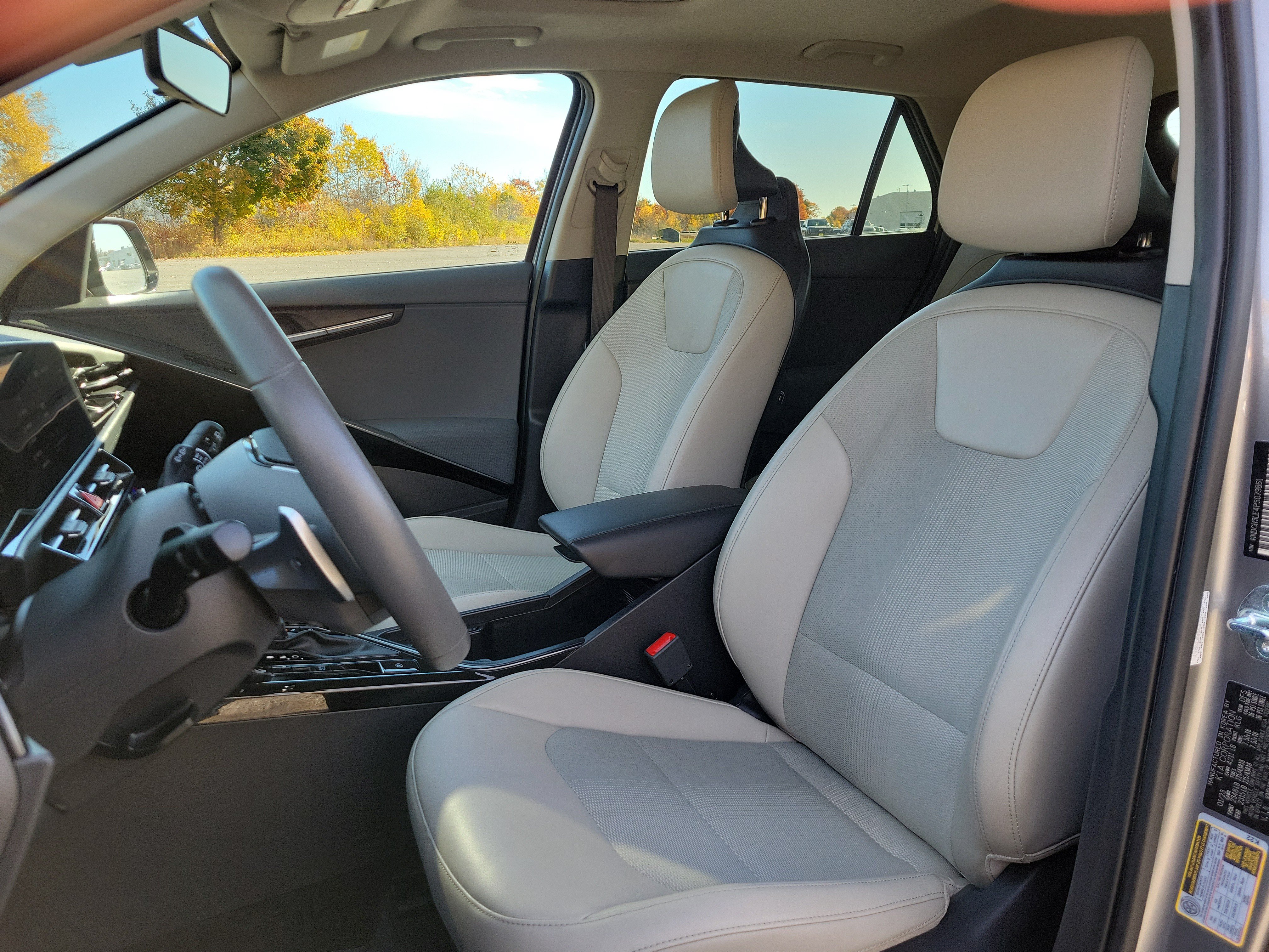 Used 2023 Kia Niro EX Touring FWD image 14