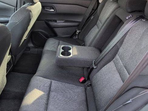 Used 2024 Nissan Rogue SV AWD/4WD image 18