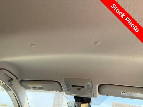 Used 2019 Toyota RAV4 LE AWD/4WD image 15