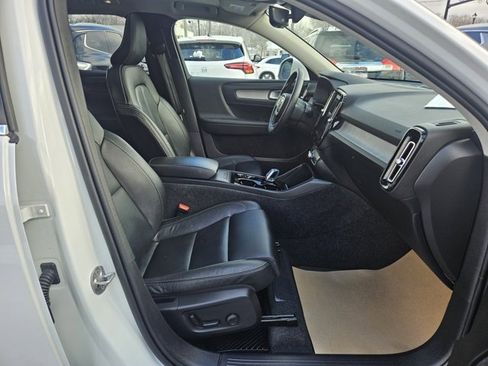 Used 2024 Volvo XC40 B5 Ultimate w/ Protection Package Premier image 9