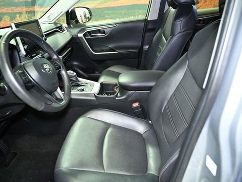 Used 2022 Toyota RAV4 Limited image 19