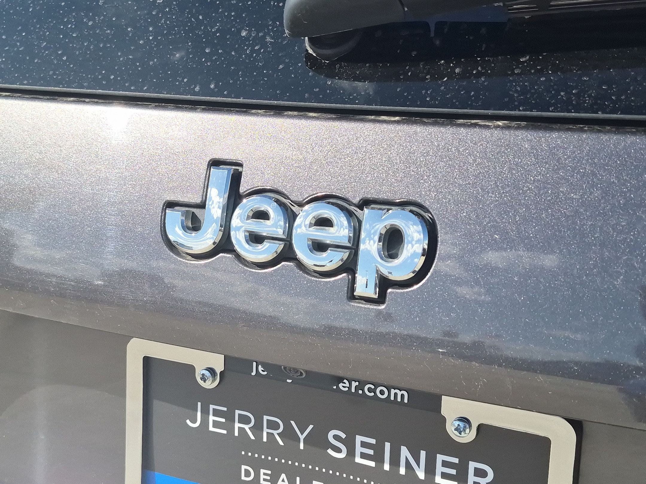Used 2019 Jeep Cherokee Latitude Plus w/ Comfort/Convenience Group AWD/4WD image 14