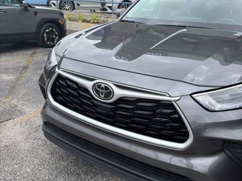 Used 2023 Toyota Highlander L image 1