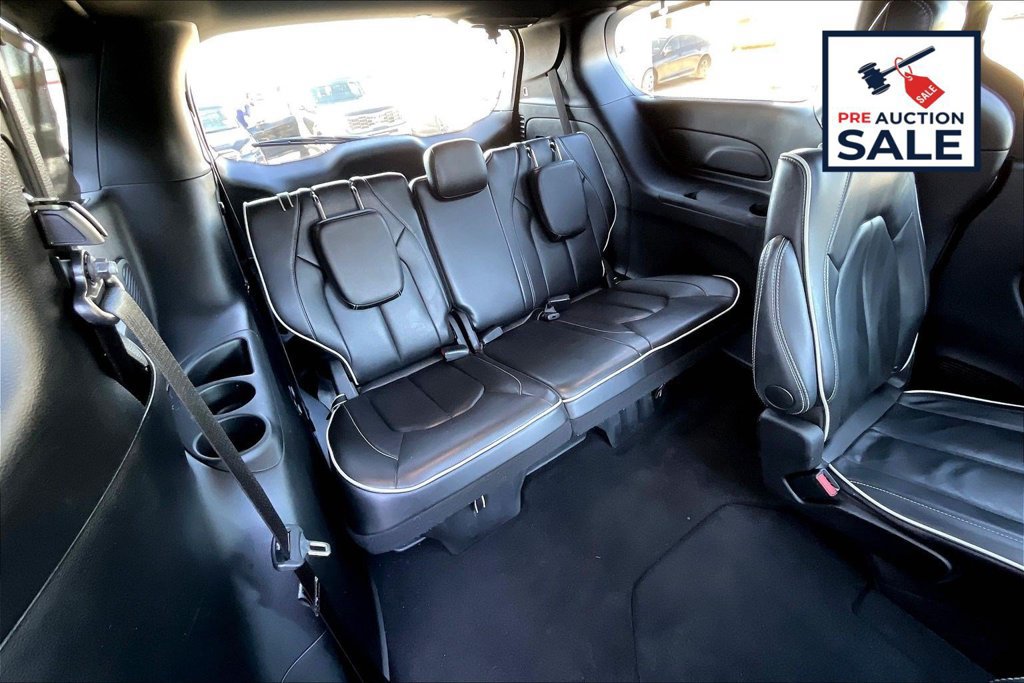 Used 2025 Chrysler Pacifica Limited FWD image 28