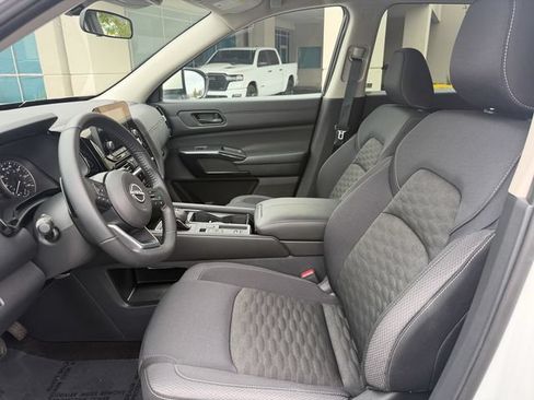 Used 2024 Nissan Pathfinder SV FWD image 13