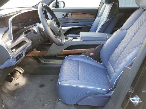 New 2026 Cadillac Vistiq Premium Luxury w/ LPO, Floor Liner Package image 18