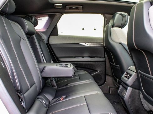 Used 2025 Cadillac Optiq Luxury 1 image 39