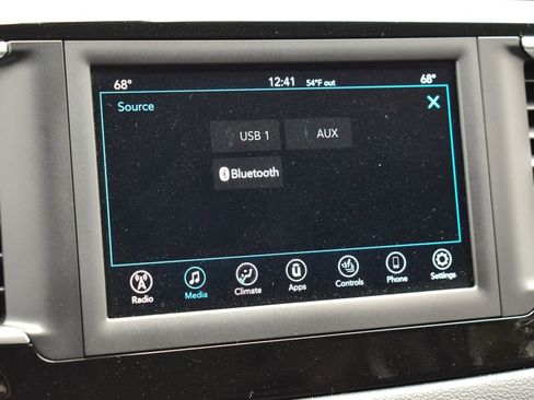 Used 2018 Chrysler Pacifica Touring-L FWD image 22