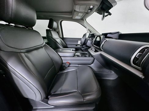 Used 2025 Ford Expedition Active AWD/4WD image 34