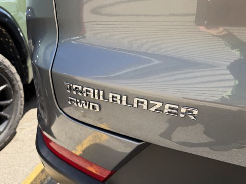 Used 2021 Chevrolet TrailBlazer LT w/ Convenience Package AWD/4WD image 8