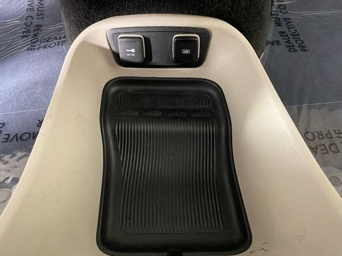 Used 2018 Chrysler Pacifica Touring-L FWD image 25