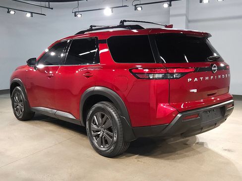 Used 2023 Nissan Pathfinder SV AWD/4WD image 5