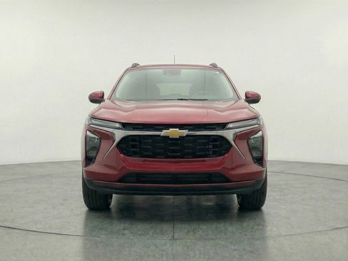 Used 2025 Chevrolet Trax LT w/ LT Convenience Package FWD image 2